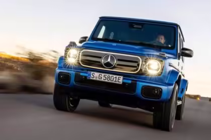 Mercedes G580 azul frente