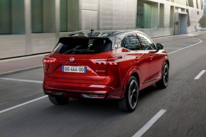 Qashqai 2025 por detrás