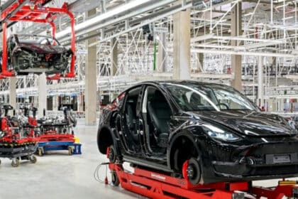 Tesla fabricación y el Proceso unboxed