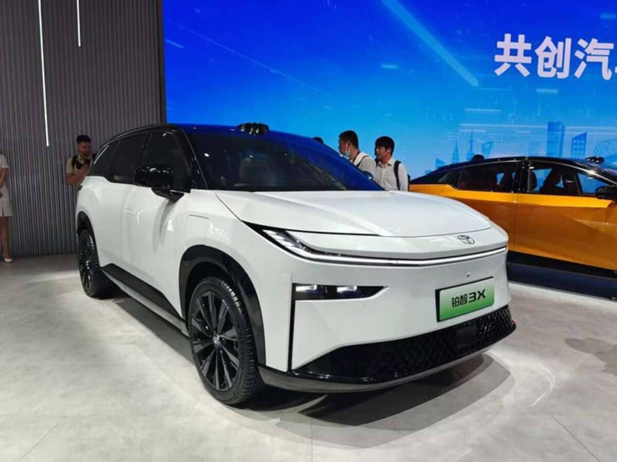 El Toyota bZ3X Arrasa: 10.000 Pedidos en Solo Una Hora 8 TOYOTA bZ3X en china