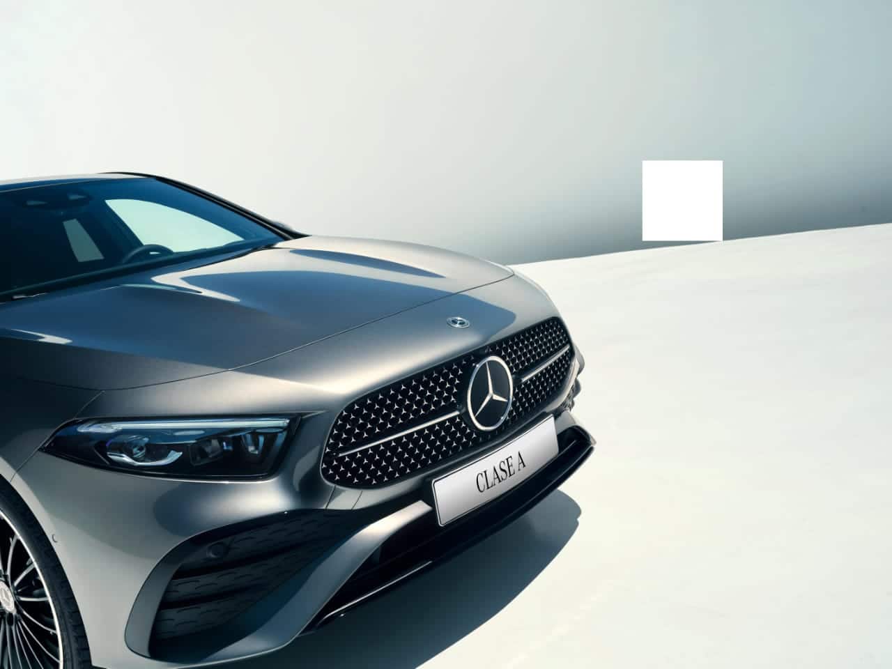 Mercedes-Benz A 250 4MATIC Hatchback (MHEV): El Nuevo Modelo Híbrido en Colombia 10 Mercedes-Benz A 250 4MATIC Hatchback (MHEV) parrilla