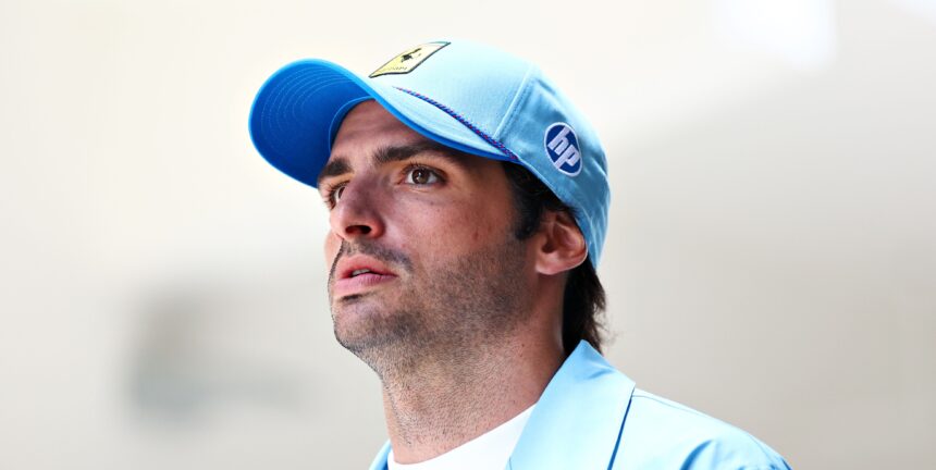 "Carlos Sainz revela su frustración: ¡Teníamos el triunfo en la mano en el GP de Miami!"