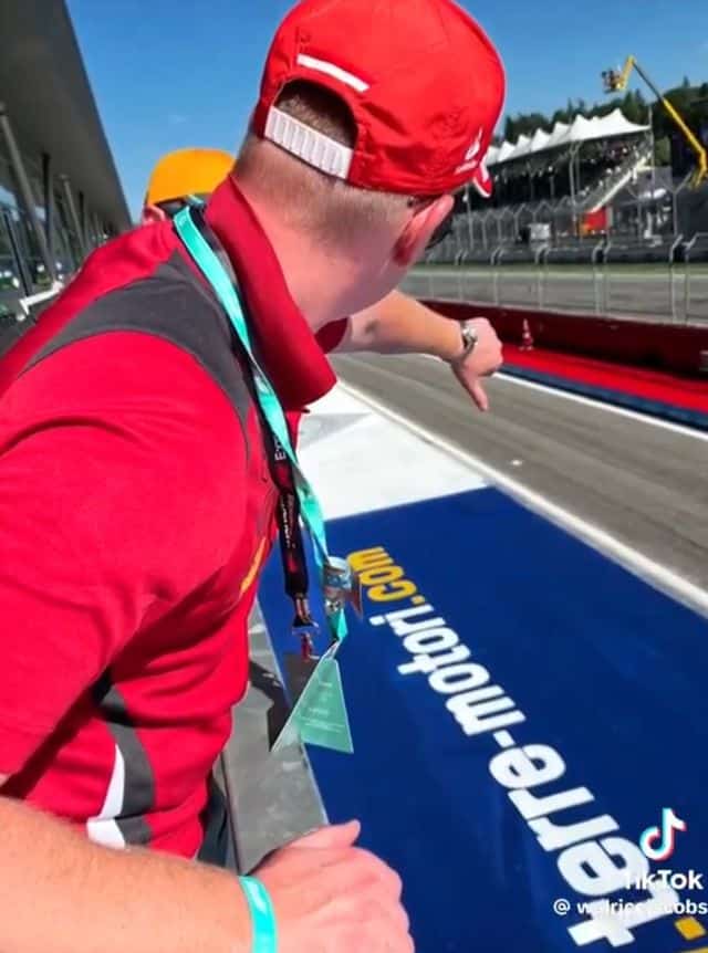 El impactante gesto de Max Verstappen hacia un fan de Ferrari 1 "El impactante gesto de Max Verstappen hacia un fan de Ferrari"