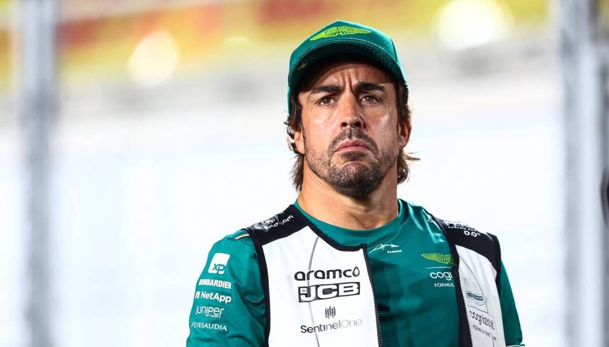 Fernando Alonso impresionado con mejoras de Aston Martin en Emilia Romaña: "Gran avance" 1 Fernando Alonso serio