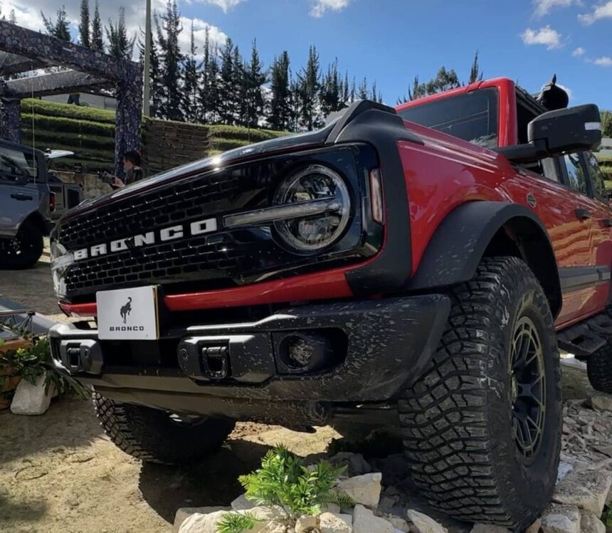 Frente Ford Bronco Colombia