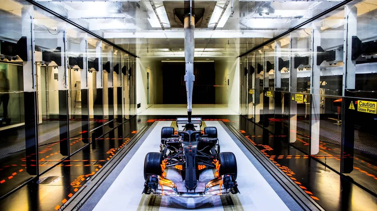 La Incómoda Verdad sobre el Túnel de Viento Compartido: Mercedes y Aston Martin en Problemas 1 Tunel de Viendo de Mercedes Benz en Inglaterra