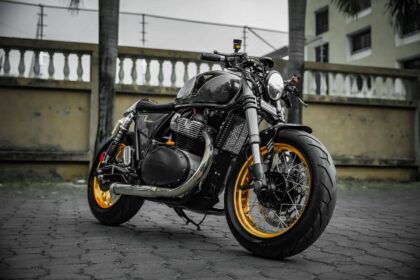 Royal Enfield INT650 Hanzo lado derecho