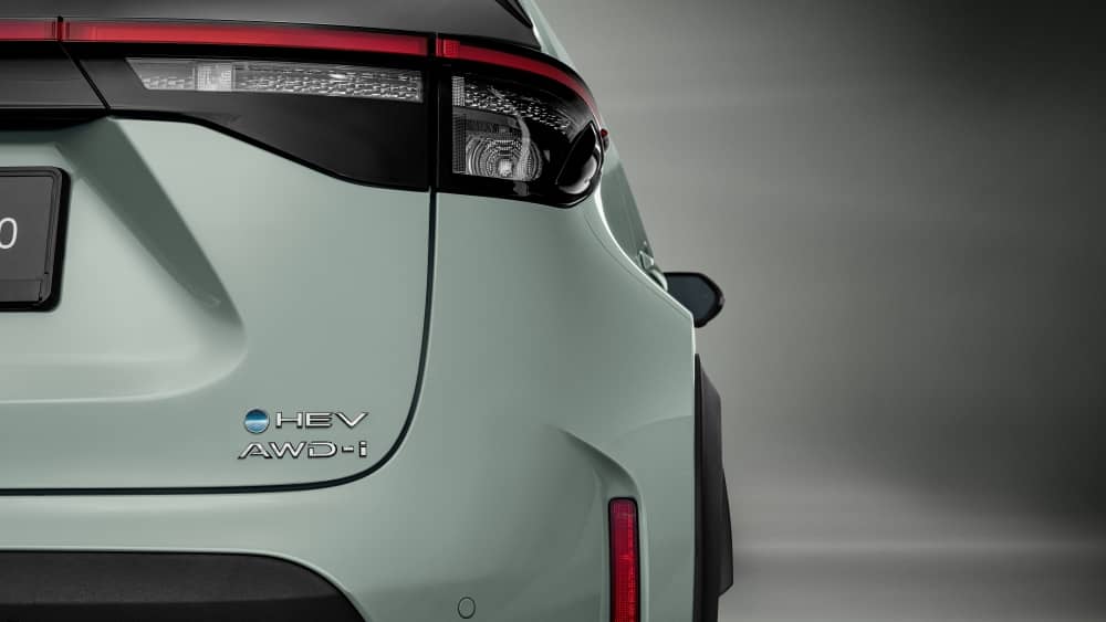 Toyota se Mantiene como el Líder en Ventas de Autos Globales en 2024 1 toyota yaris cross logo e hev