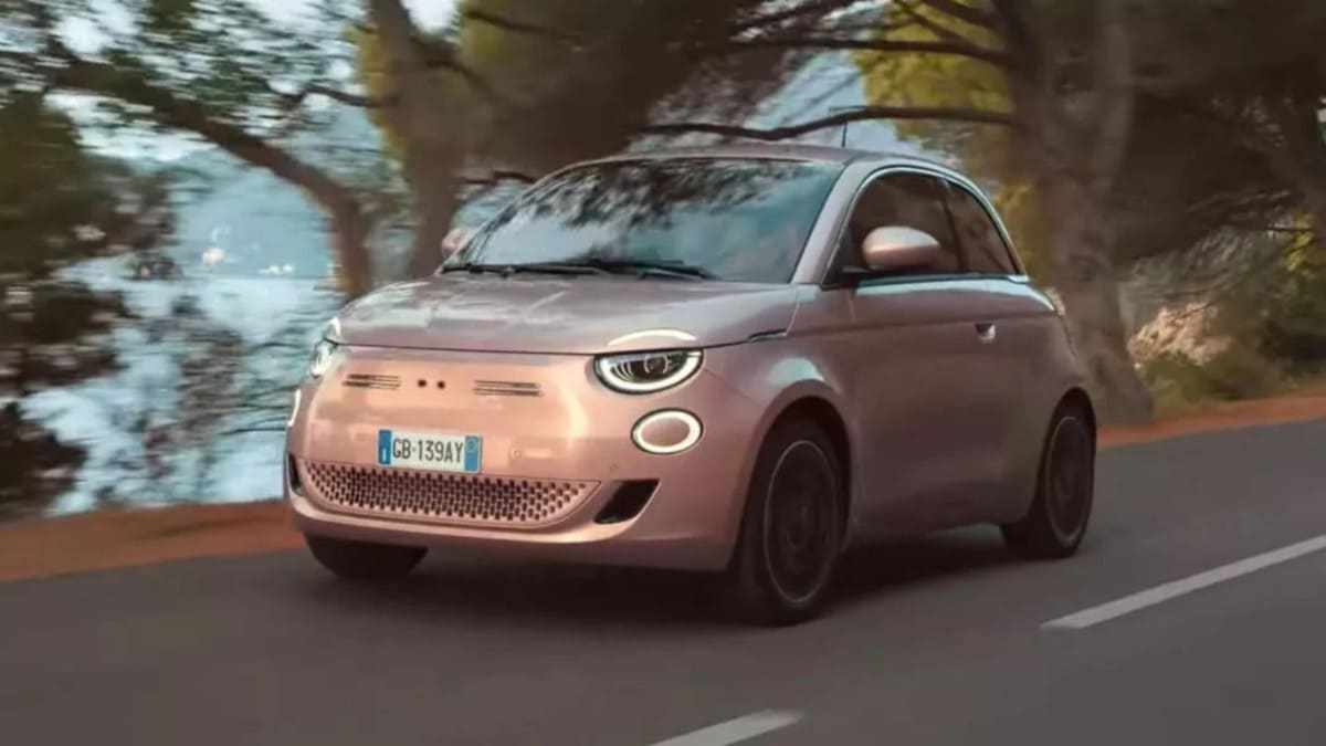 Stellantis reconsidera sus planes de electrificación: Frente al Auge de los Híbridos 1 video Fiat 500e sin logo