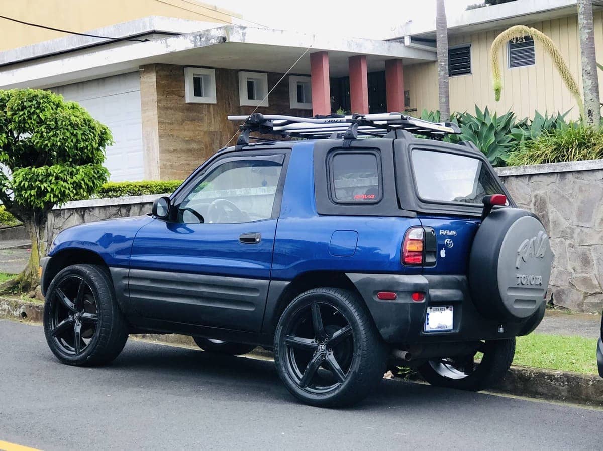 Toyota RAV4: La Historia Detrás del SUV Más Vendido del Mundo 7 Toyota RAV4 1995