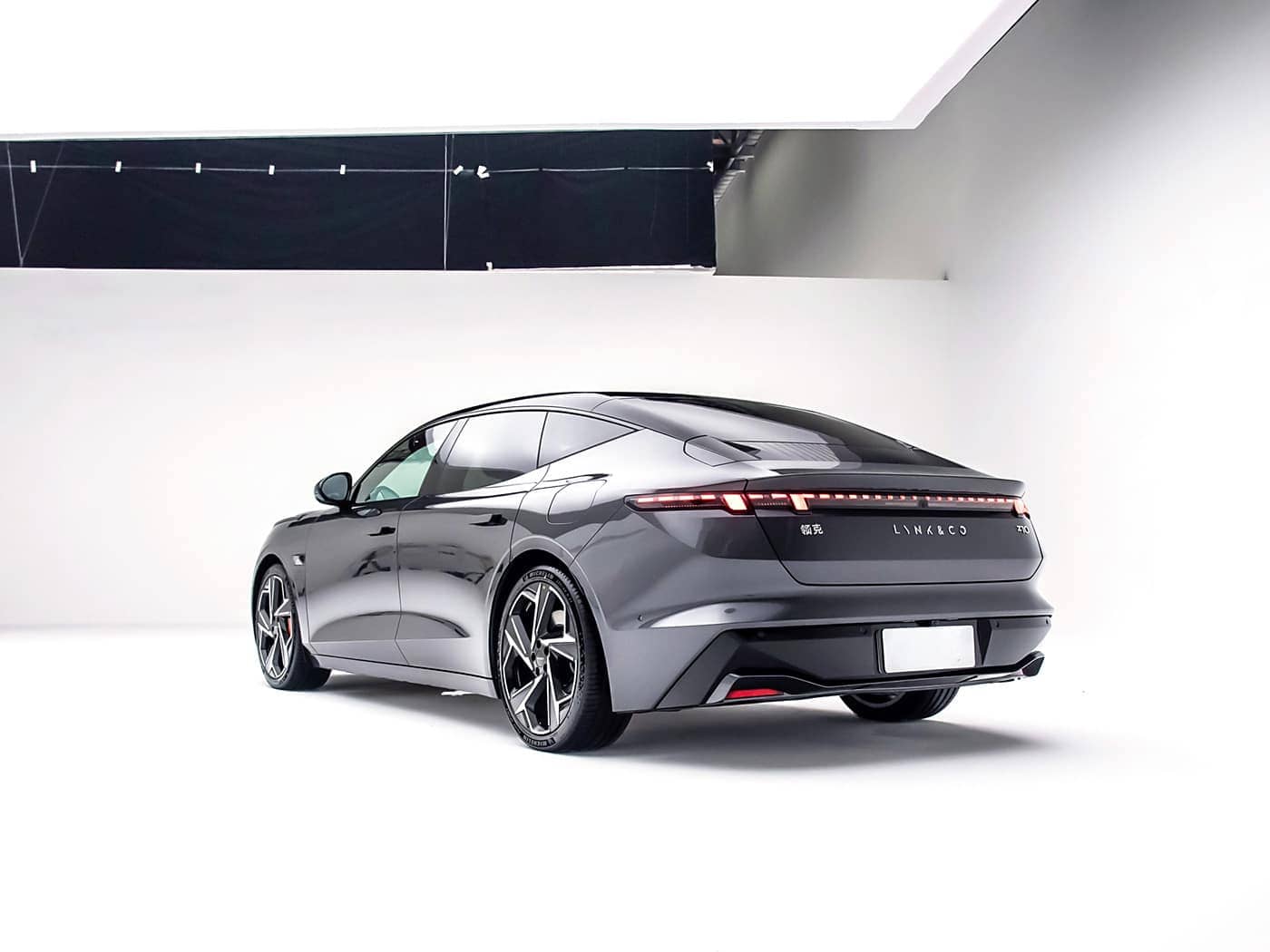 Lynk & Co Z10 por detrás