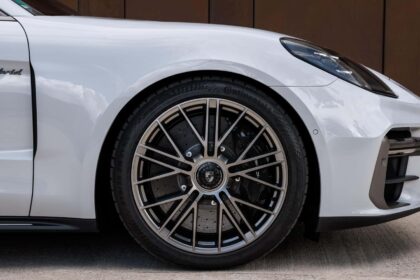 Porsche Panamera Turbo S E-Hybrid 2025