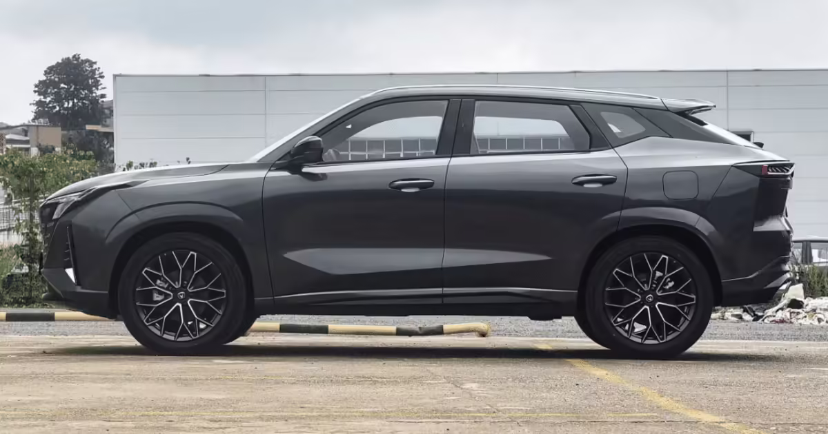 Changan UNI-Z lateral