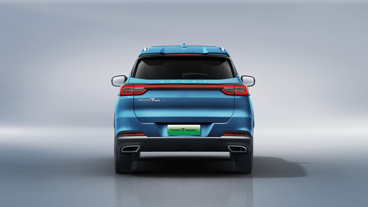 Chery Tiggo 7 PHEV por detrás
