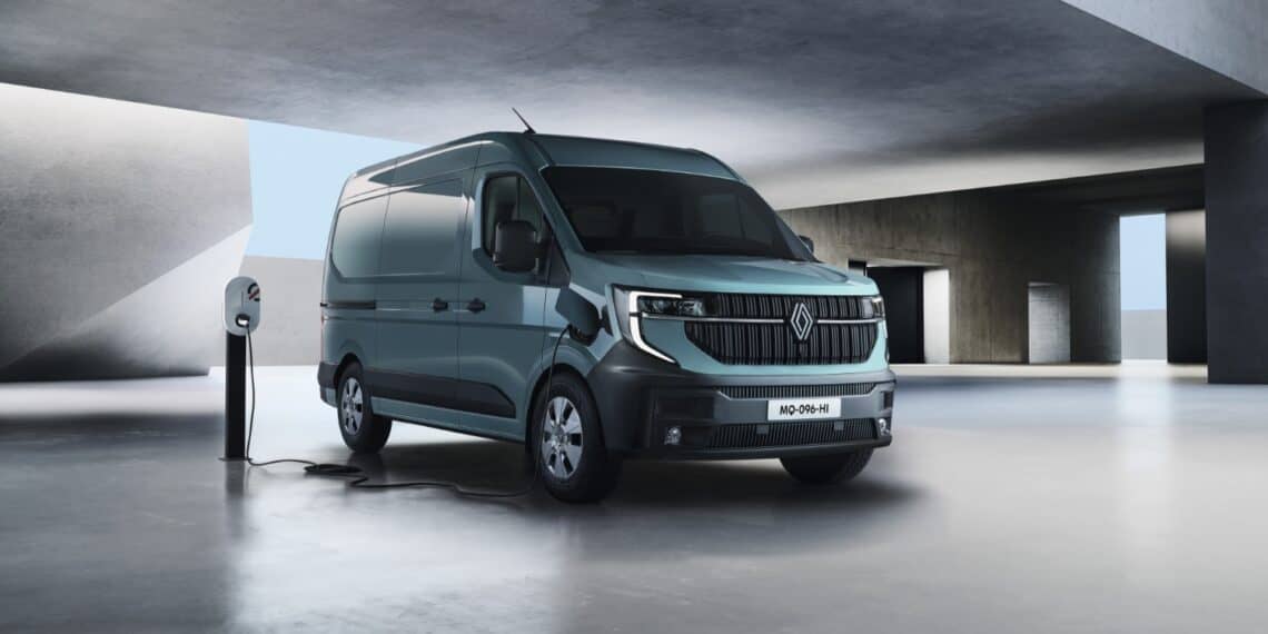 Renault Master Gana el Título de “Van del Año 2025” 1 RENAULT MASTER 2025 003