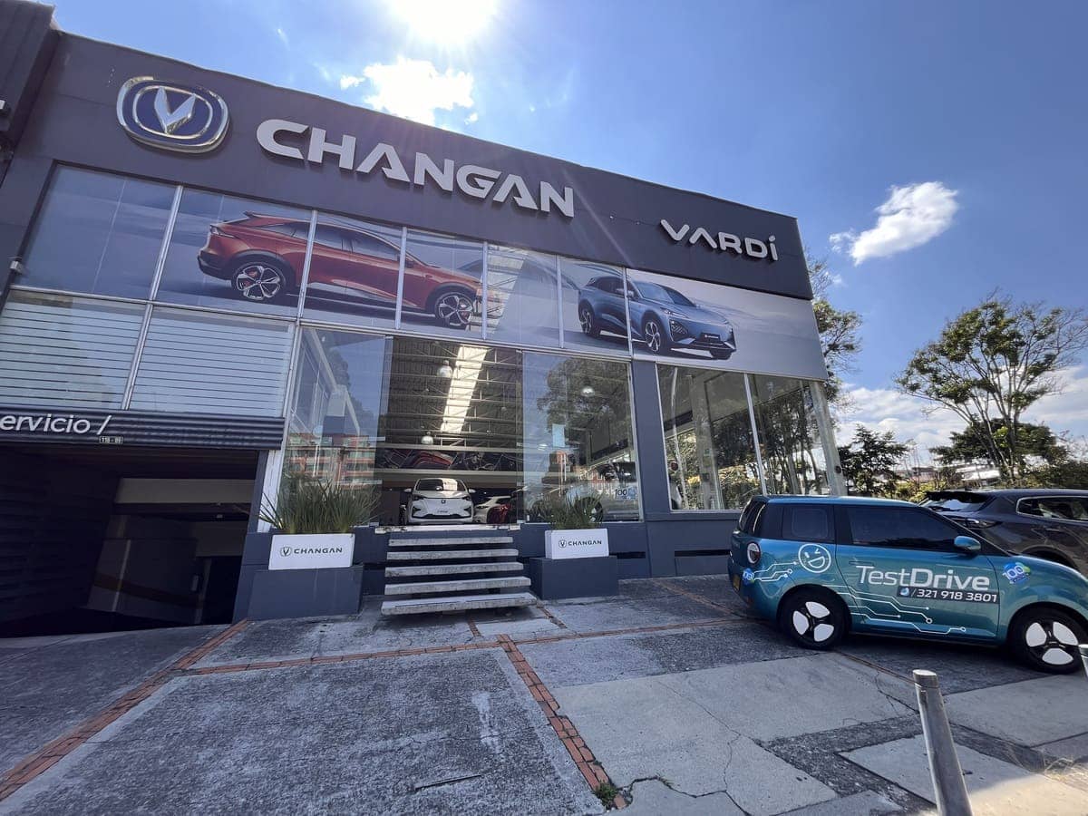 Deepal y Changan Exito en Colombia: La 5º Marca China en ventas por tres meses seguidos 5 changan auto colombia vitrina