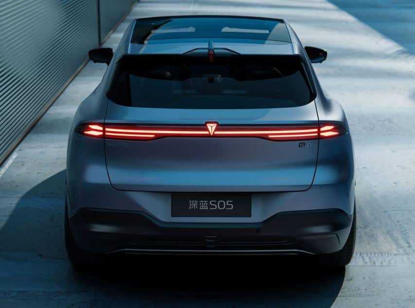 Deepal S05 E-MAX: El SUV Eléctrico que Va a Cambiar la Movilidad en Colombia 3 Deepal S05 por detrás