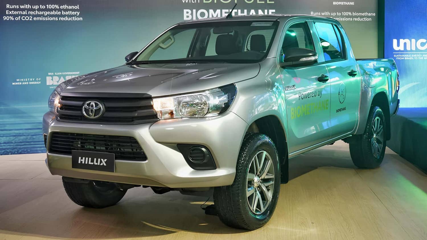 Toyota Presenta un Prototipo de la Hilux a Biogás 1 Toyota Hilux Biogas