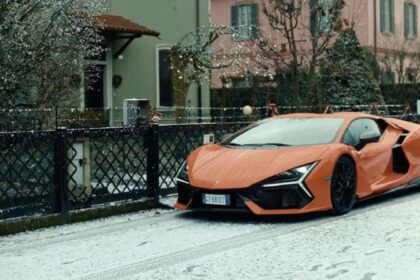 Lambirghini Revuelto navidad