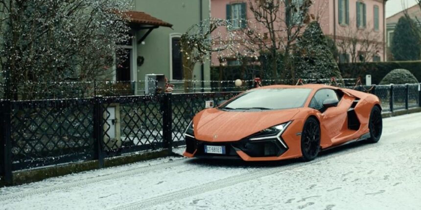 Lambirghini Revuelto navidad