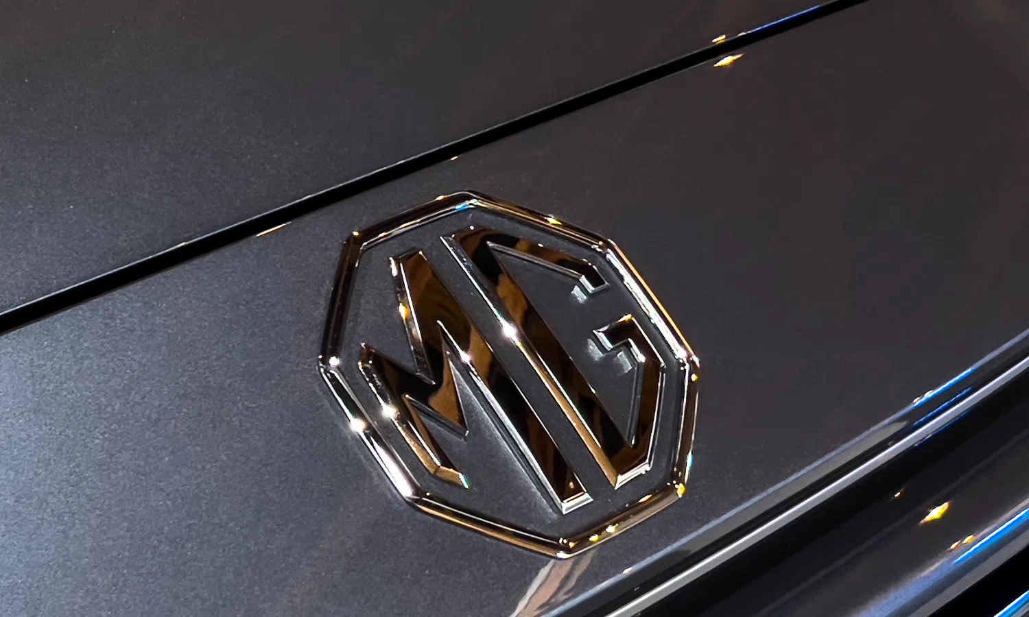 MG QS 2025: ¿Por qué Todos Esperan este SUV Eléctrico? 1 mg zs hybrid 6.png