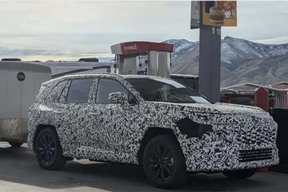 Toyota RAV4 2026 camuflado