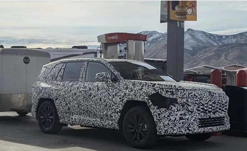 Toyota RAV4 2026 camuflado