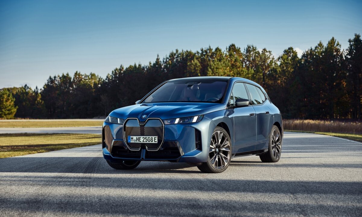 BMW iX 2025: Más autonomía, lujo y tecnología para el SUV eléctrico premium
