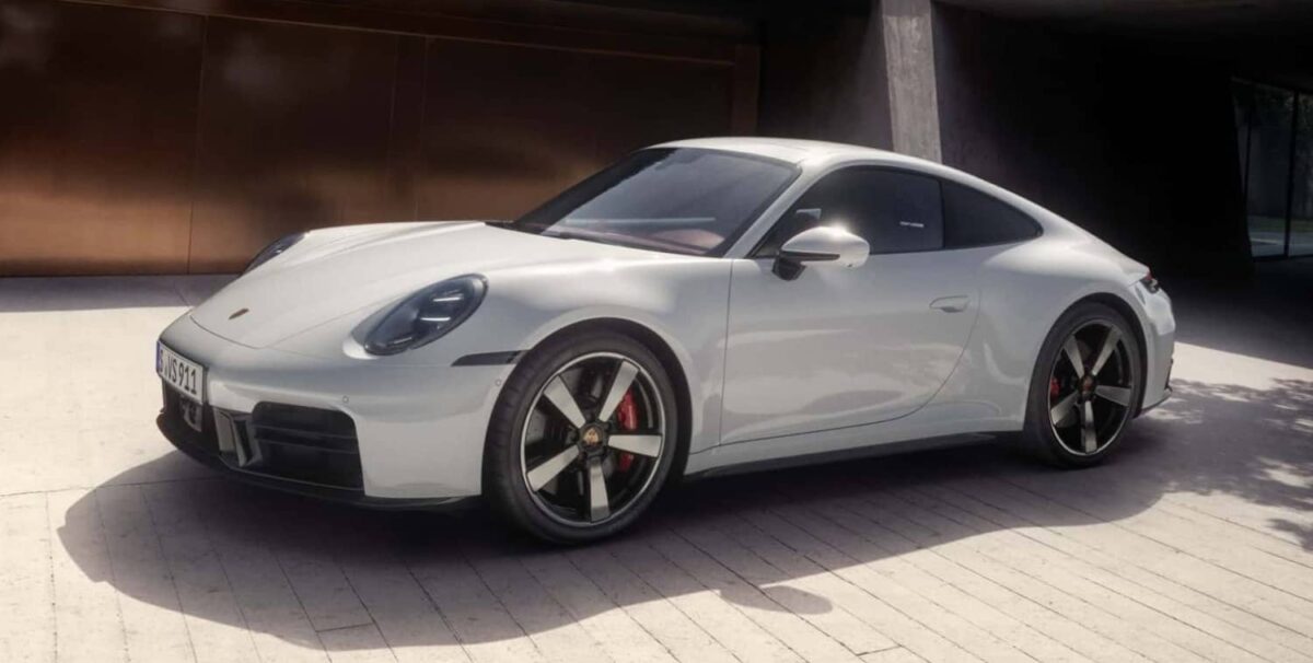 Pirelli equipa al Porsche 911 GTS: así son los neumáticos para su primer motor híbrido 2 Porsche 911 Carrera S frente lateral