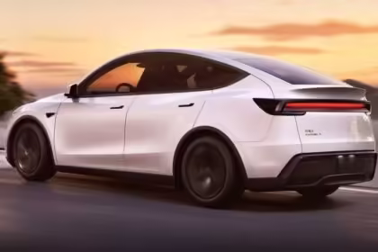 Tesla Model Y Juniper por detras