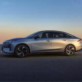 Geely Galaxy L6 EM-i: Un Sedán Híbrido Enchufable que Supera al BYD Qin L en Precio 8 Geely Galaxy L6 EM-i lateral
