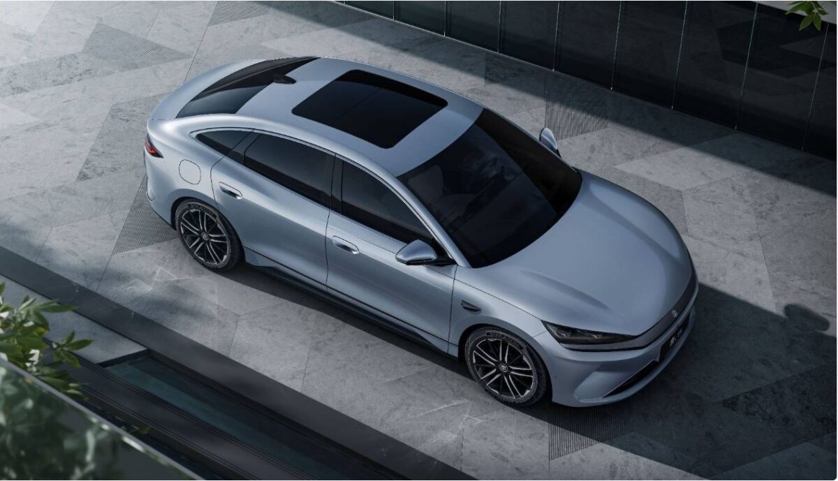 BYD ya superó a Tesla y se convirtió en el mayor vendedor mundial de autos eléctricos en 2025 3 BYD Qin L EV desde arriba