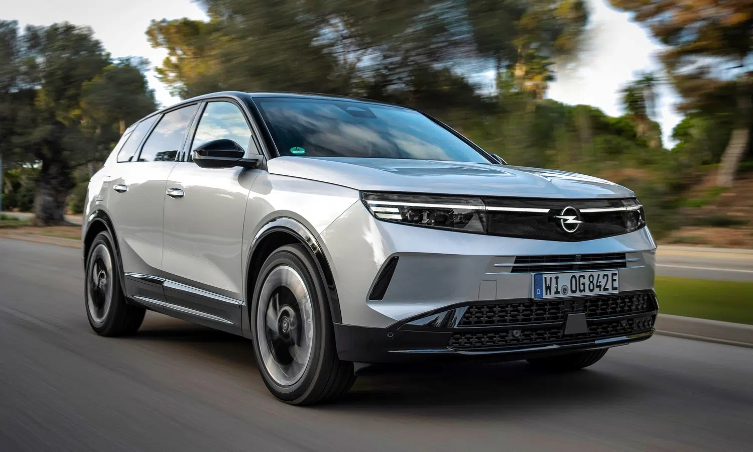 Nuevo Opel Grandland PHEV 2025: Más Autonomía, Tecnología y Eficiencia 1 Opel Grandland PHEV 2025 frente