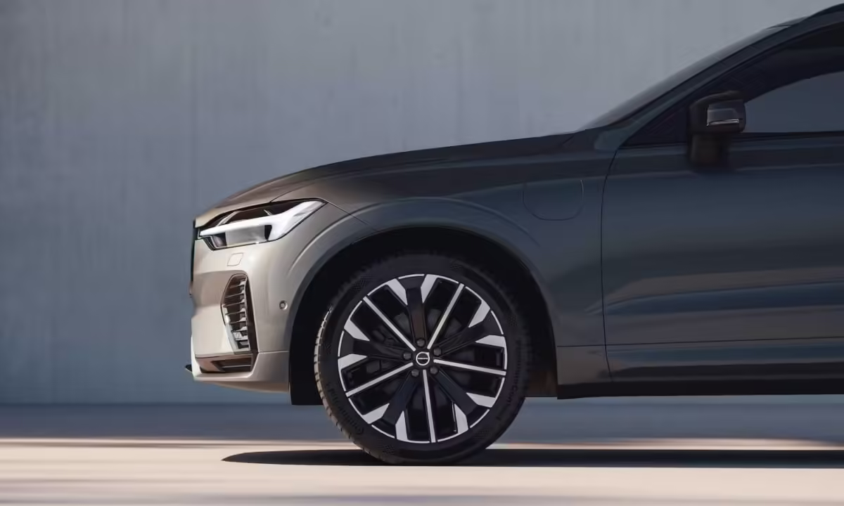 Volvo llama a revisión sus modelos híbridos y eléctricos por fallo en el sistema de frenado regenerativo 4 Volvo XC60 2025 rines