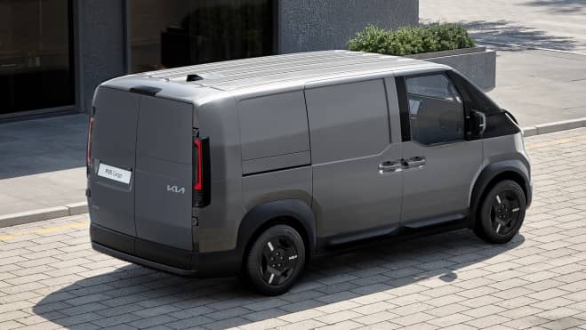 La Kia PV5 arrasa en Europa: esta van eléctrica ya está dejando atrás a todas las demás 5 KIA PV5 detrás