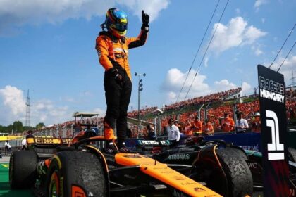 Oscar Piastri gana en China