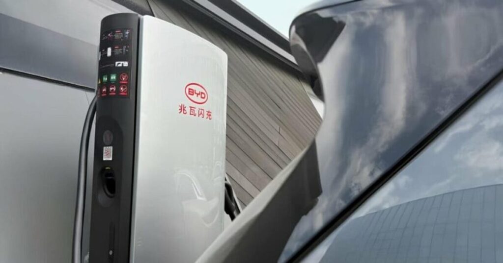 BYD Super e-Platform: Carga de 1.000 kW y 400 km en 5 Minutos 2 BYD Super e-Platform cargador 10C