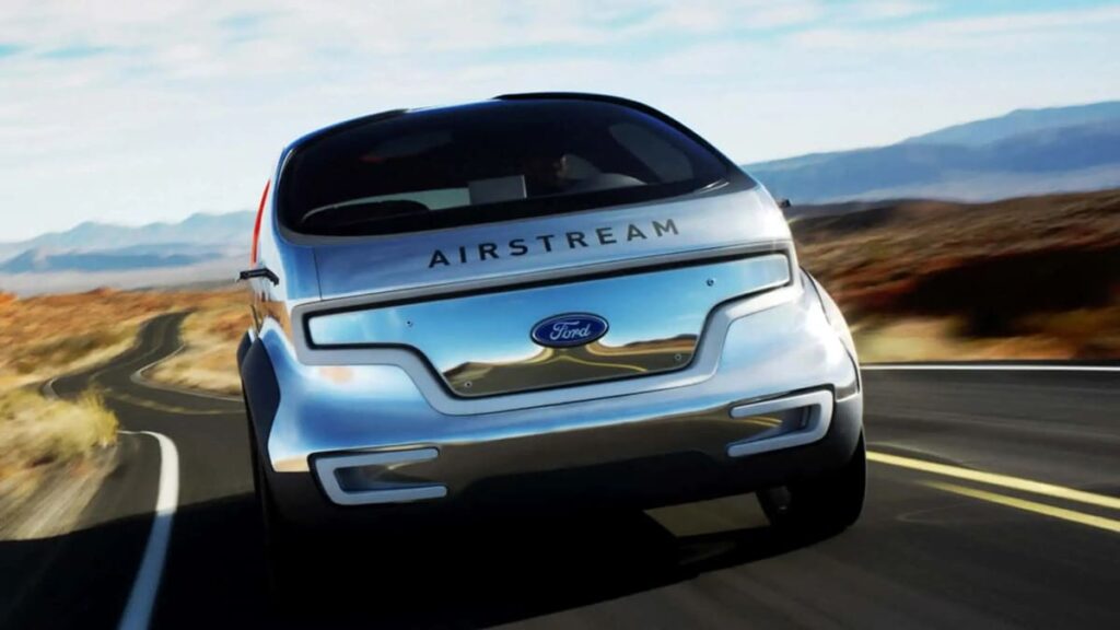 Ford Airstream Concept: El Visionario Que Predijo el Futuro de los Crossovers 6 Ford Airstream Concept frente