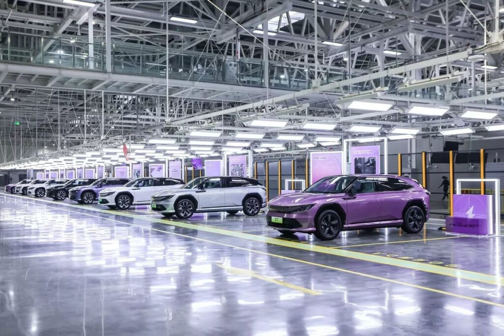 Honda Está Reemplazando Trabajadores con Robots: ¿Es Este el Inicio del Fin del Empleo? 3 honda ev24redwc
