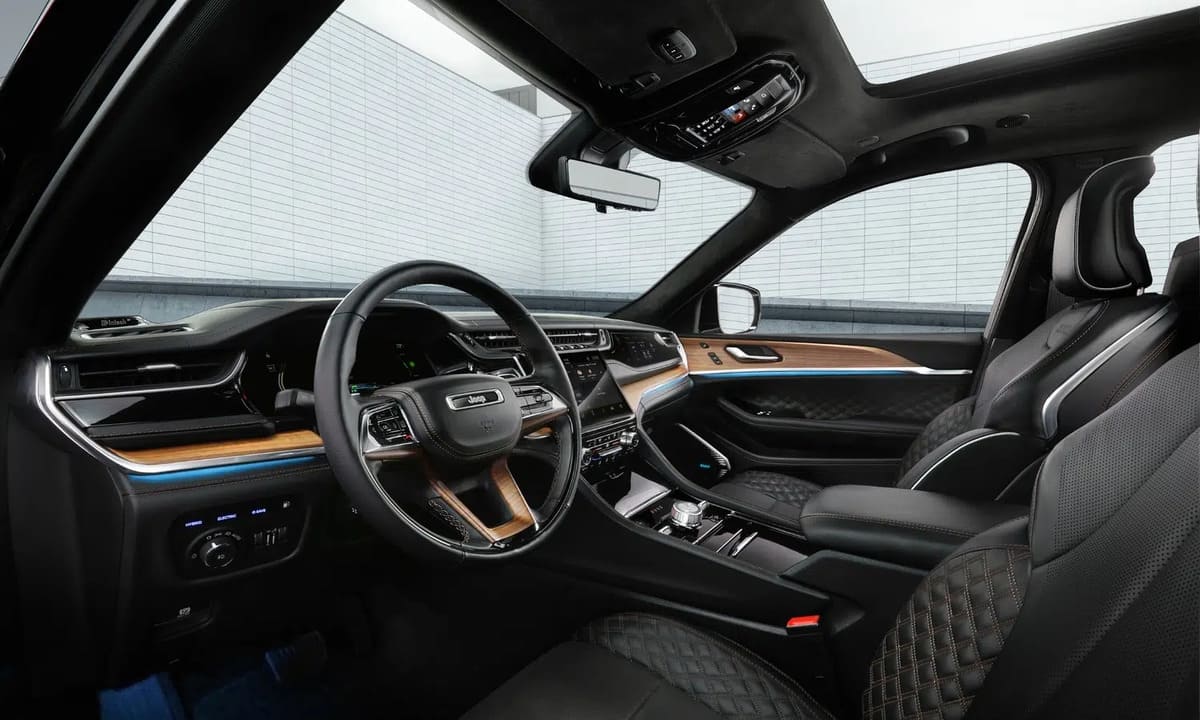 ¿El Jeep Grand Cherokee está a punto de reinventarse? Así serían sus líneas más modernas 3 Jeep Grand Cherokee interior