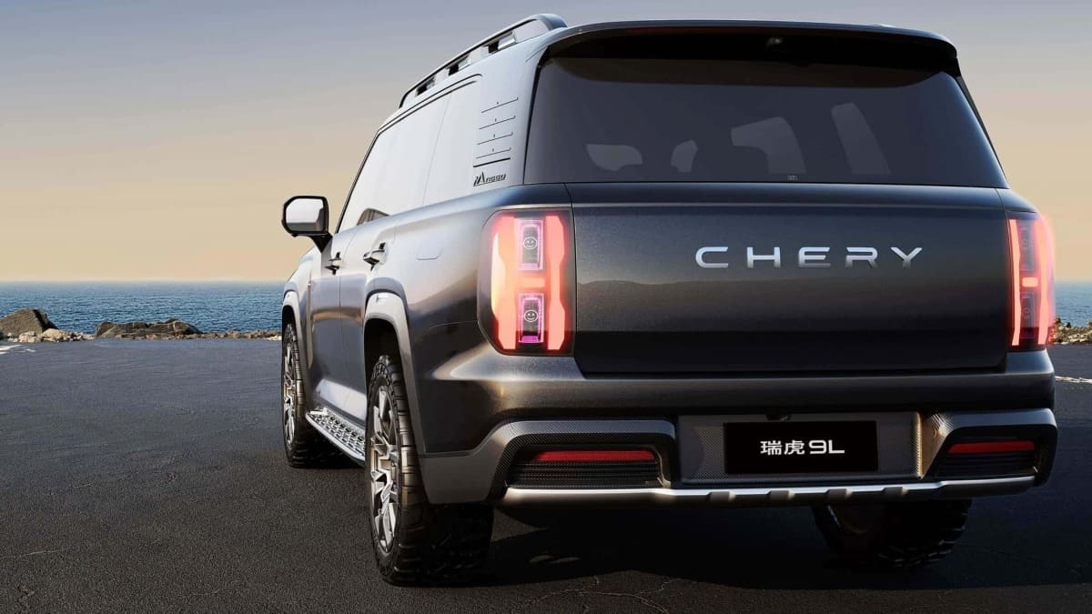 Chery Tiggo 9L: el SUV gigante que busca destronar al Land Cruiser 4 Chery Tiggo 9L por detrás