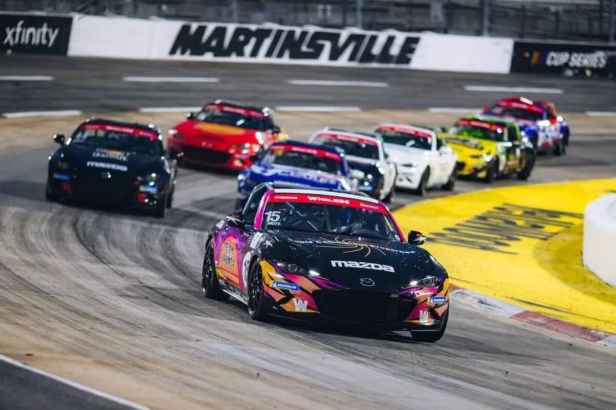 “First to the Finish”: La Mazda MX-5 Cup salta a la pantalla como serie documental en Prime Video 1 First to the Finish Mazda MX 5 Cup 2 000001 1
