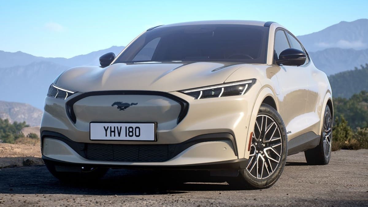 Ford Mustang Mach-E 2026: la deportividad eléctrica que está cruzando fronteras 4 Ford Mustang Mach-E 2026 blanco