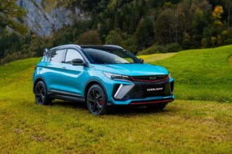 Geely Coolray azul
