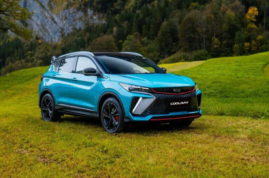 Geely Coolray azul