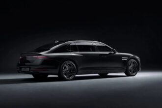 Genesis G90 Long Wheel Base Black 0003