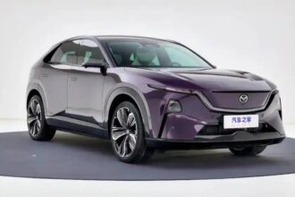 Mazda CX-6e morado frente