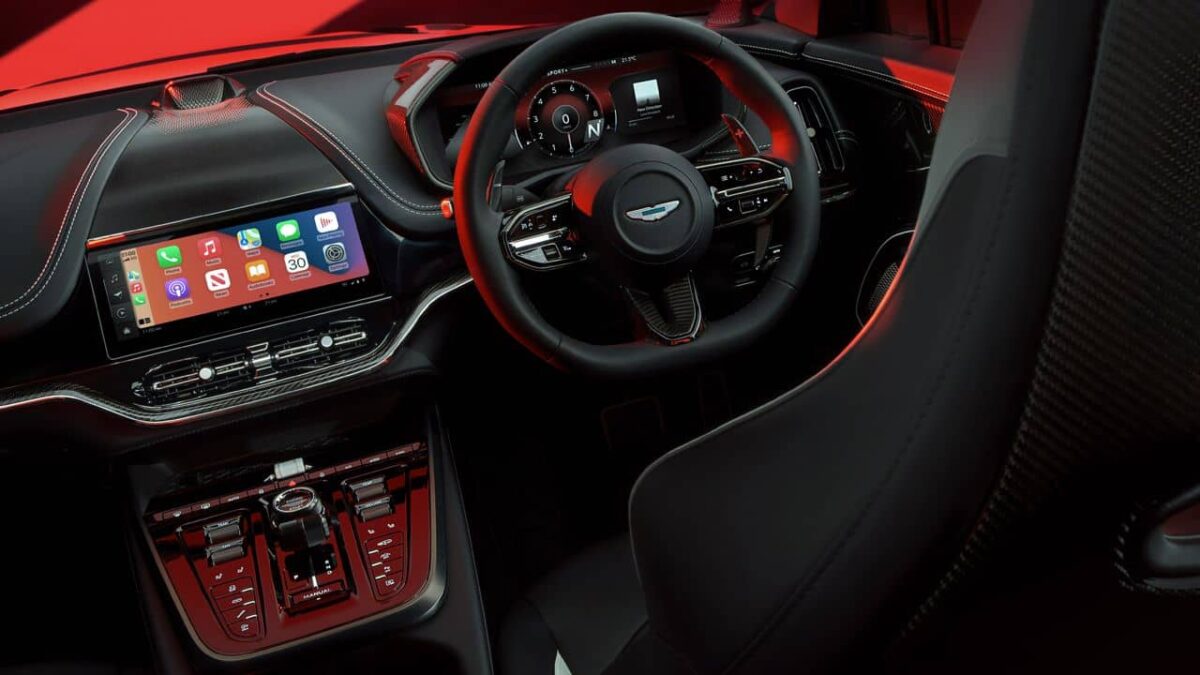 Aston Martin DBX S: el SUV más brutal para dominar la carretera 5 Aston Martin DBX S tablero