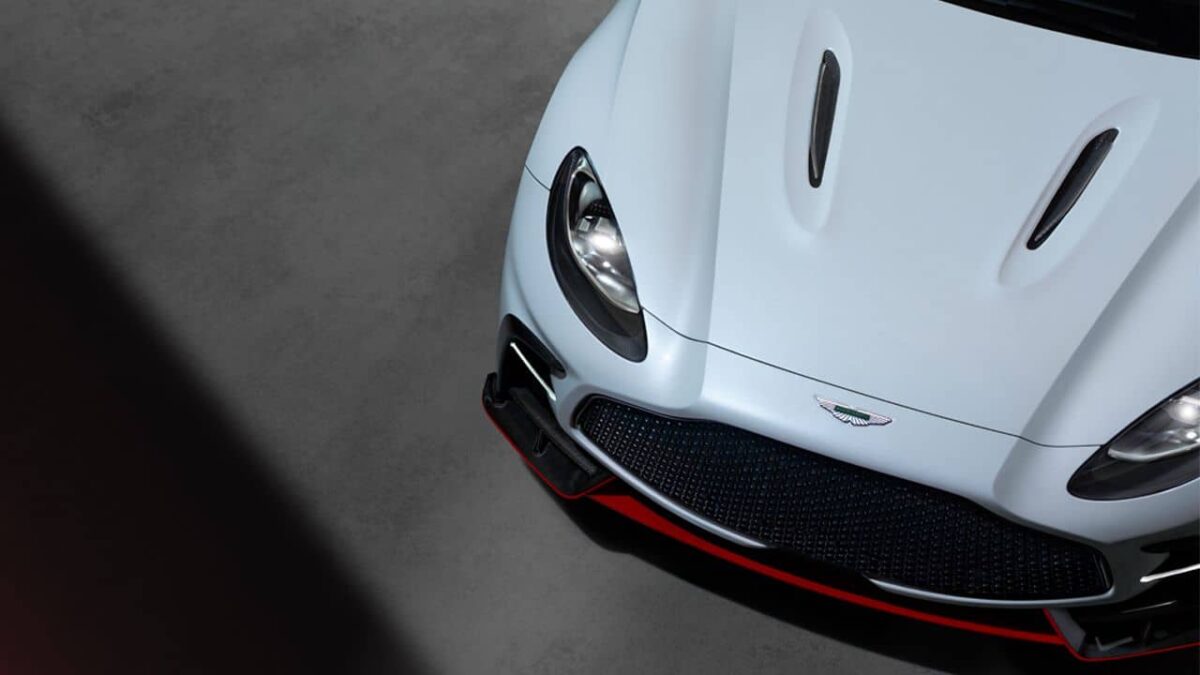 Aston Martin DBX S: el SUV más brutal para dominar la carretera 3 Aston Martin DBX S capot