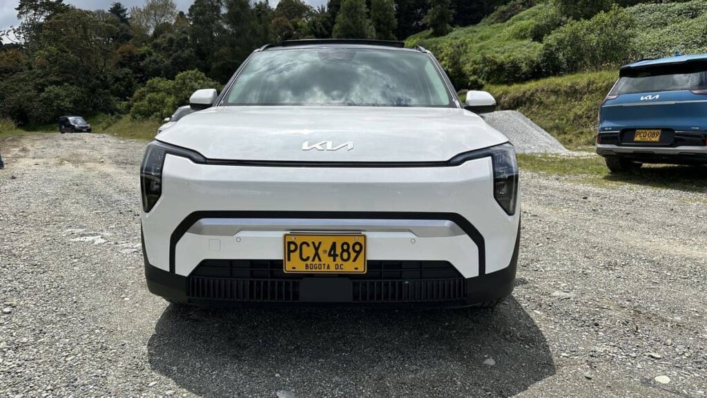 Kia EV3 2025: Llega a Colombia con 605 Km de Autonomía 6 kia ev3 llega a colombia 0001